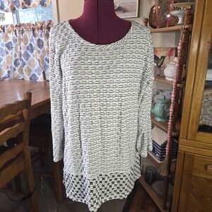 CMC (Color Me Cotton) Black and White Textured Women's Tunic Top. CCCP